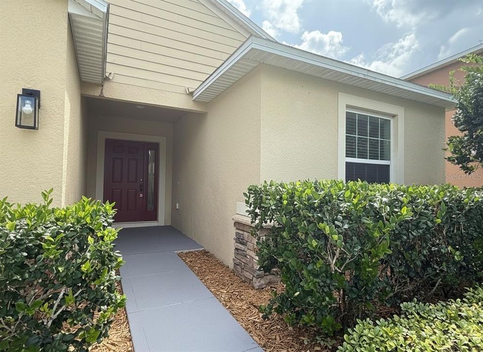 For Sale: $305,000 (3 beds, 2 baths, 1875 Square Feet)