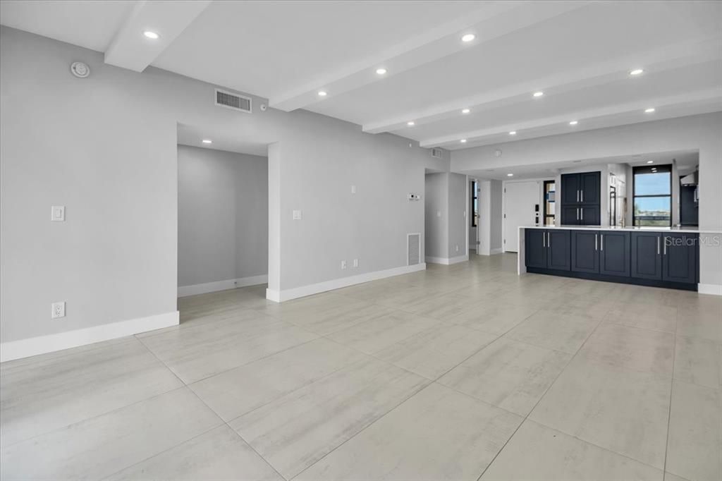 В аренду: $5,495 (2 спален, 2 ванн, 1270 Квадратных фут)