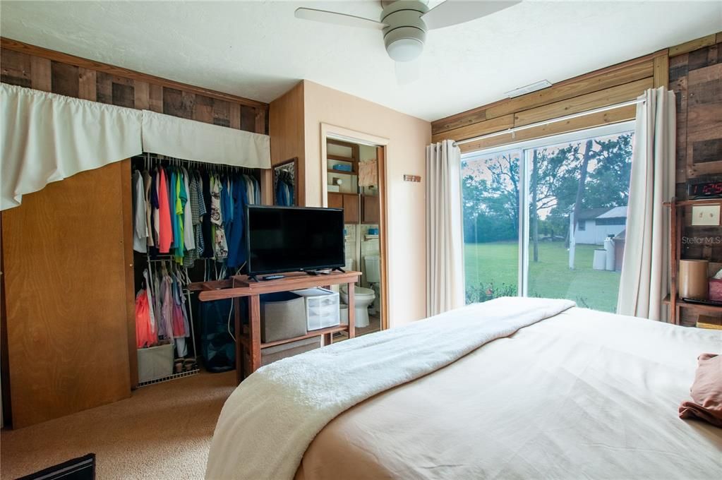 For Sale: $280,000 (1 beds, 2 baths, 1062 Square Feet)