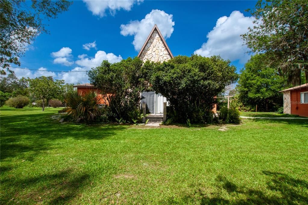 For Sale: $280,000 (1 beds, 2 baths, 1062 Square Feet)