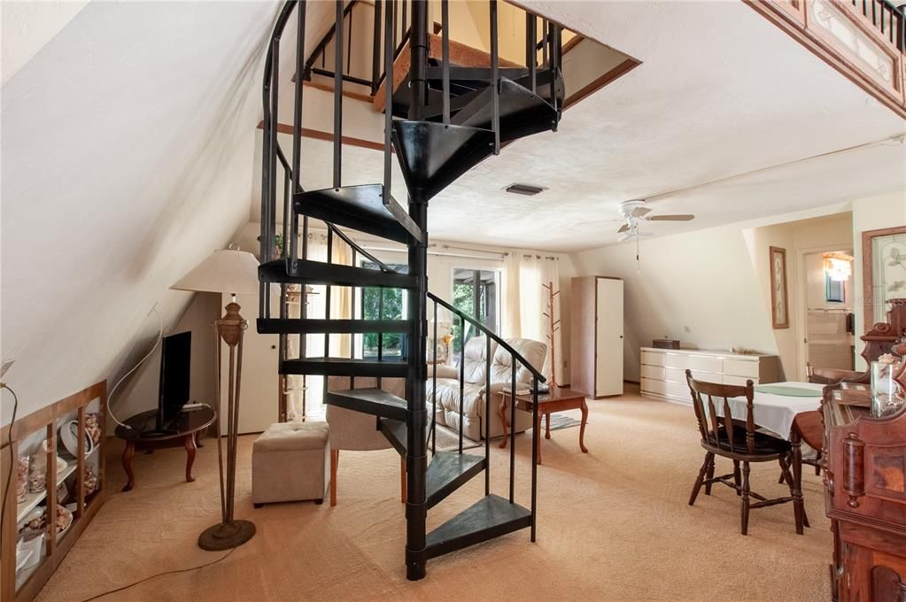 For Sale: $280,000 (1 beds, 2 baths, 1062 Square Feet)