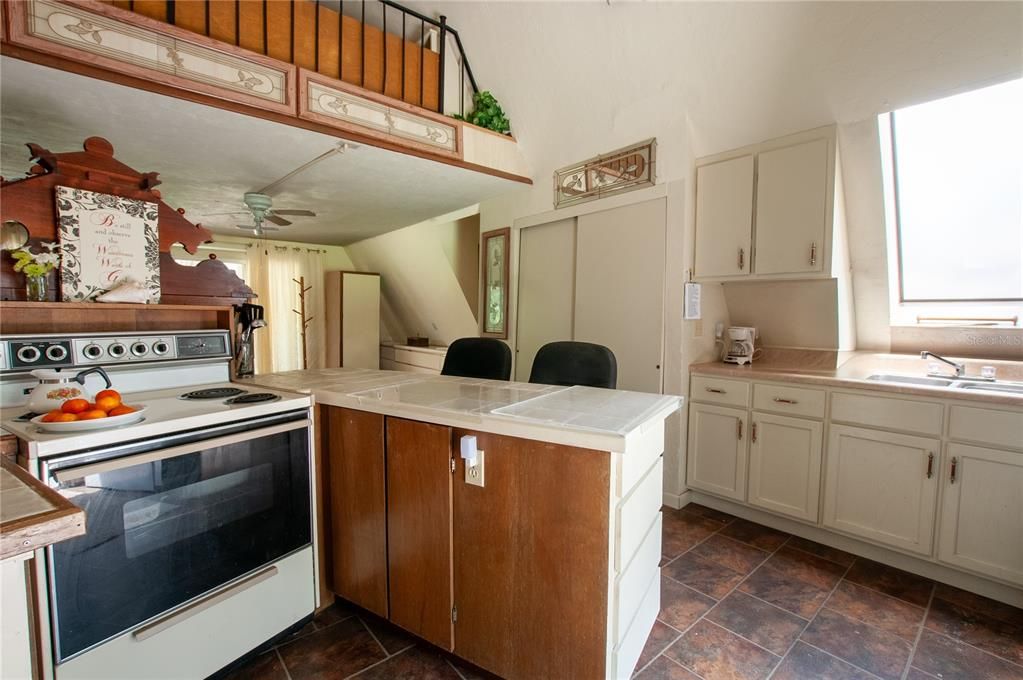 For Sale: $280,000 (1 beds, 2 baths, 1062 Square Feet)