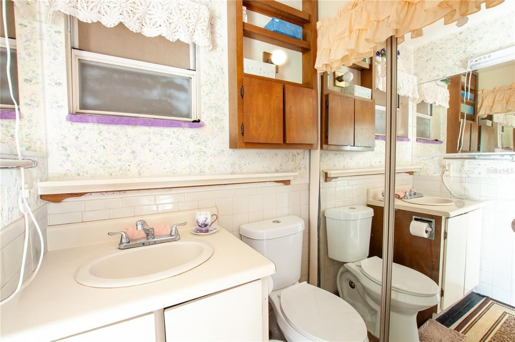 For Sale: $280,000 (1 beds, 2 baths, 1062 Square Feet)