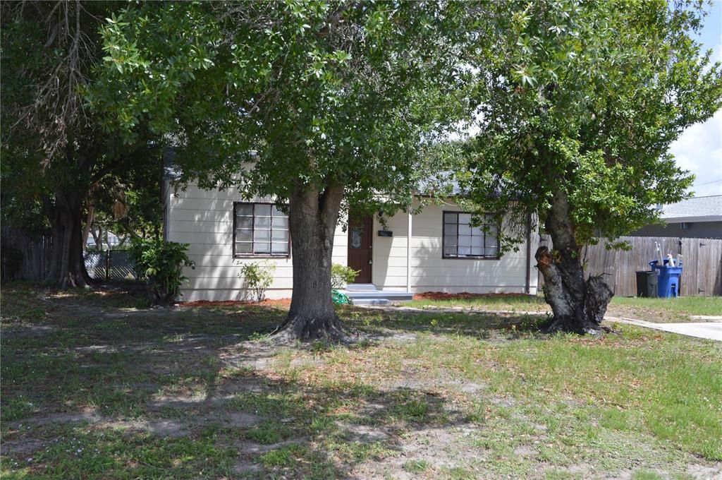 For Rent: $1,800 (3 beds, 1 baths, 1011 Square Feet)