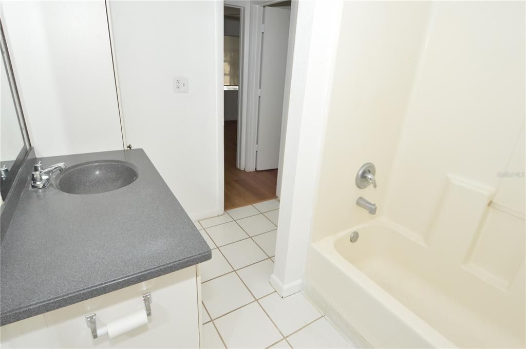 For Rent: $1,800 (3 beds, 1 baths, 1011 Square Feet)