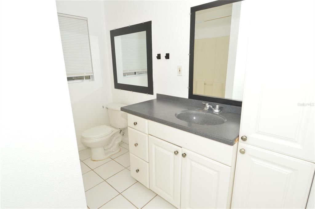 For Rent: $1,800 (3 beds, 1 baths, 1011 Square Feet)