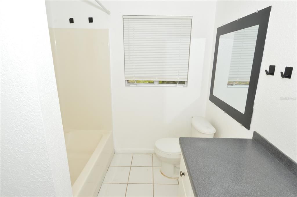 For Rent: $1,800 (3 beds, 1 baths, 1011 Square Feet)