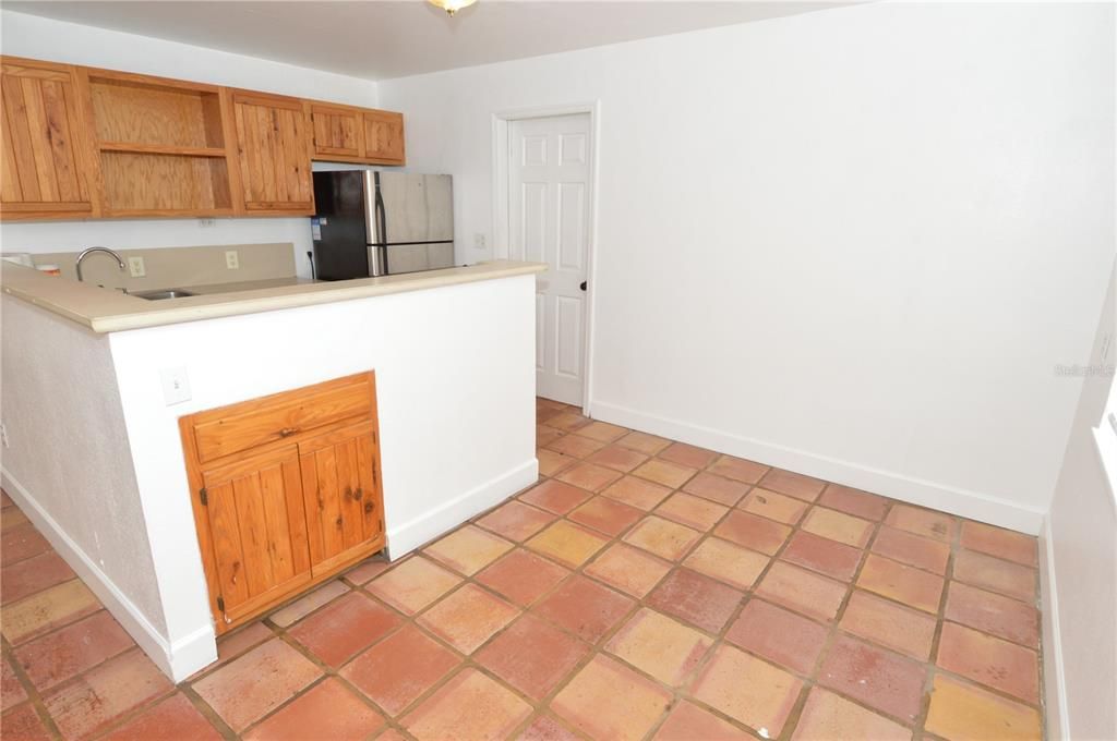 For Rent: $1,800 (3 beds, 1 baths, 1011 Square Feet)