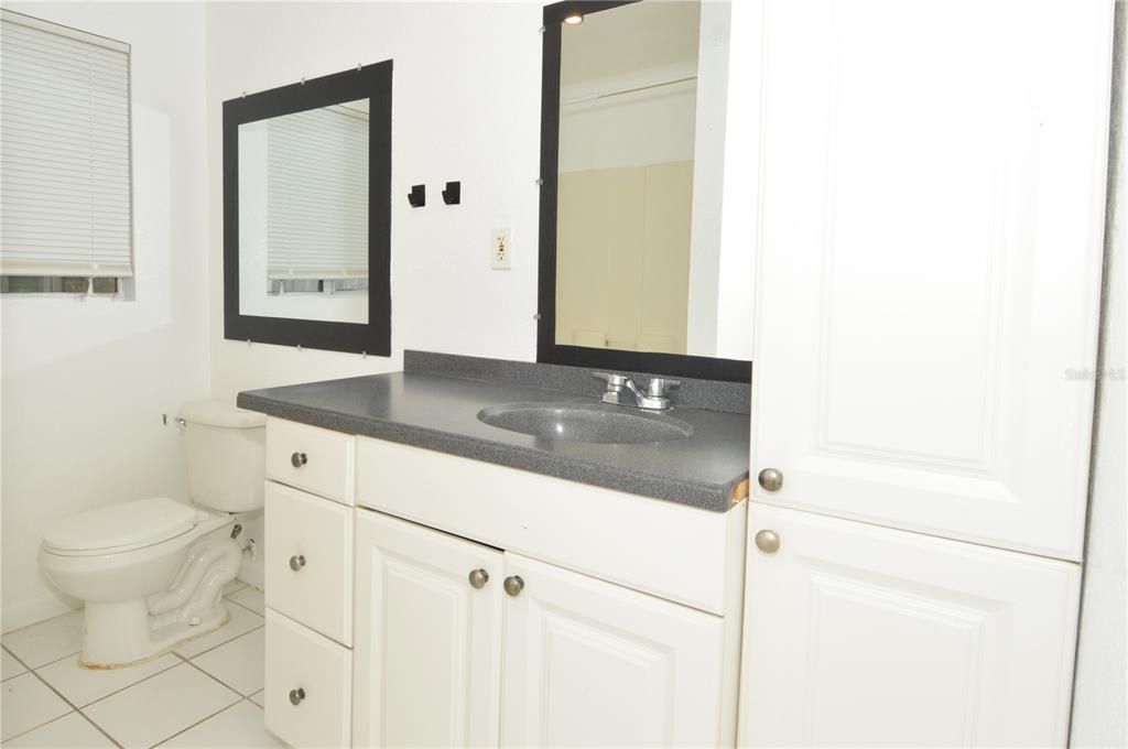 For Rent: $1,800 (3 beds, 1 baths, 1011 Square Feet)