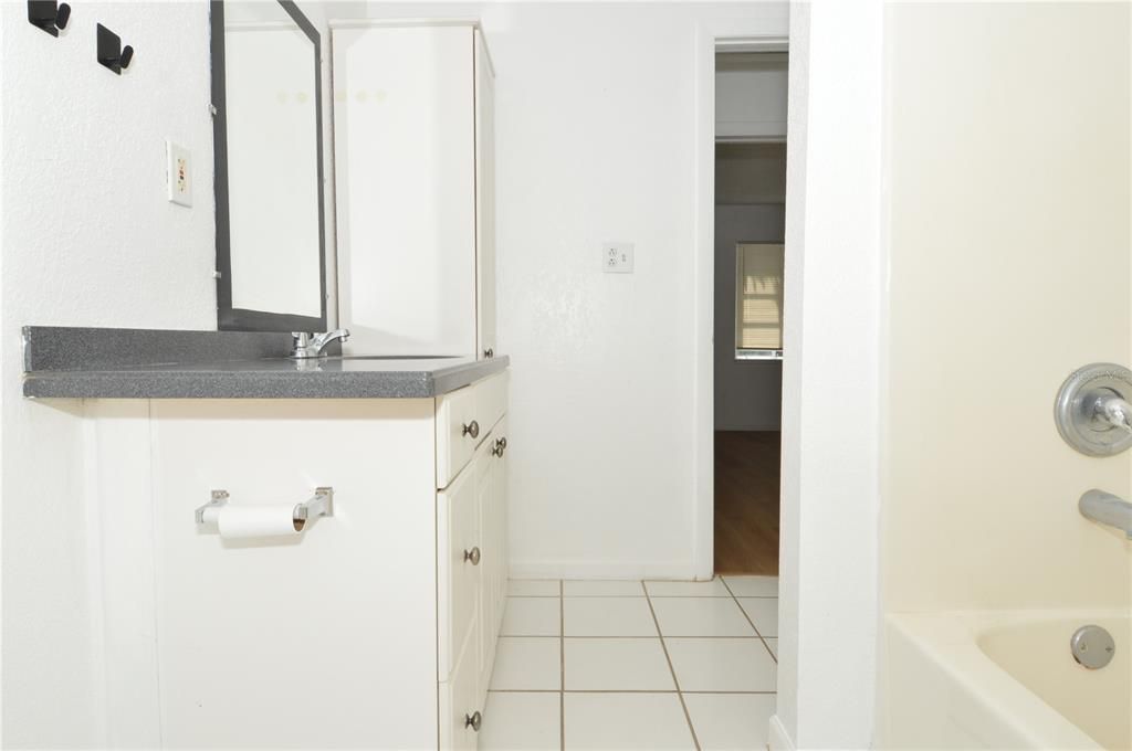 For Rent: $1,800 (3 beds, 1 baths, 1011 Square Feet)