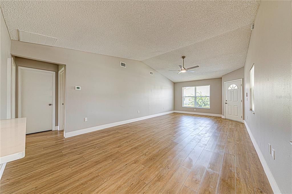 En Venta: $219,900 (2 camas, 2 baños, 1150 Pies cuadrados)