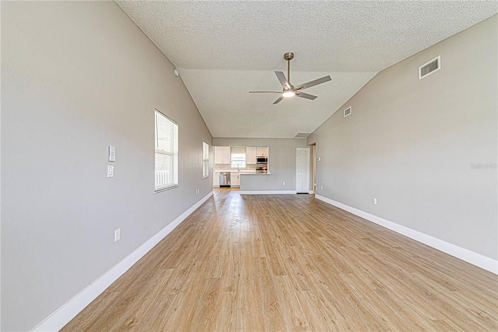 En Venta: $219,900 (2 camas, 2 baños, 1150 Pies cuadrados)