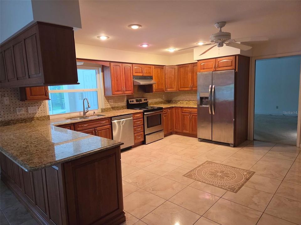 For Sale: $749,000 (5 beds, 3 baths, 3172 Square Feet)