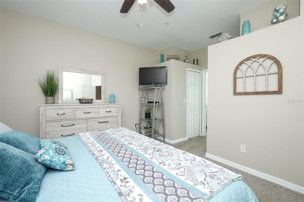 For Sale: $230,000 (2 beds, 2 baths, 1230 Square Feet)