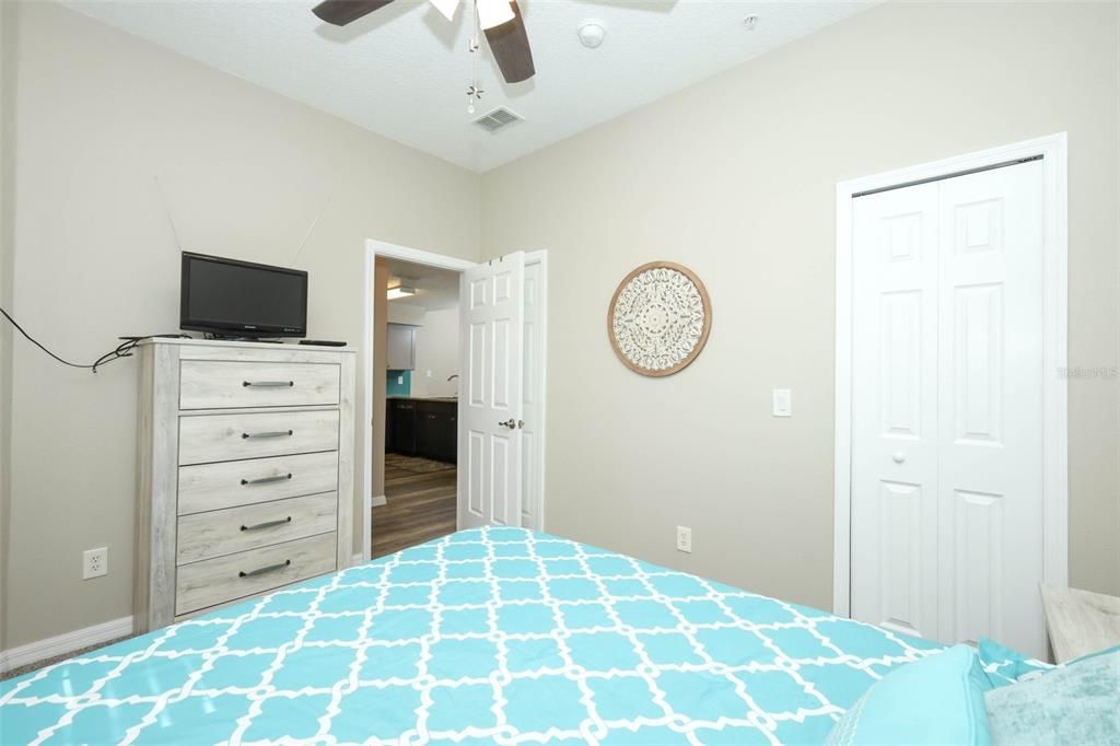 For Sale: $230,000 (2 beds, 2 baths, 1230 Square Feet)