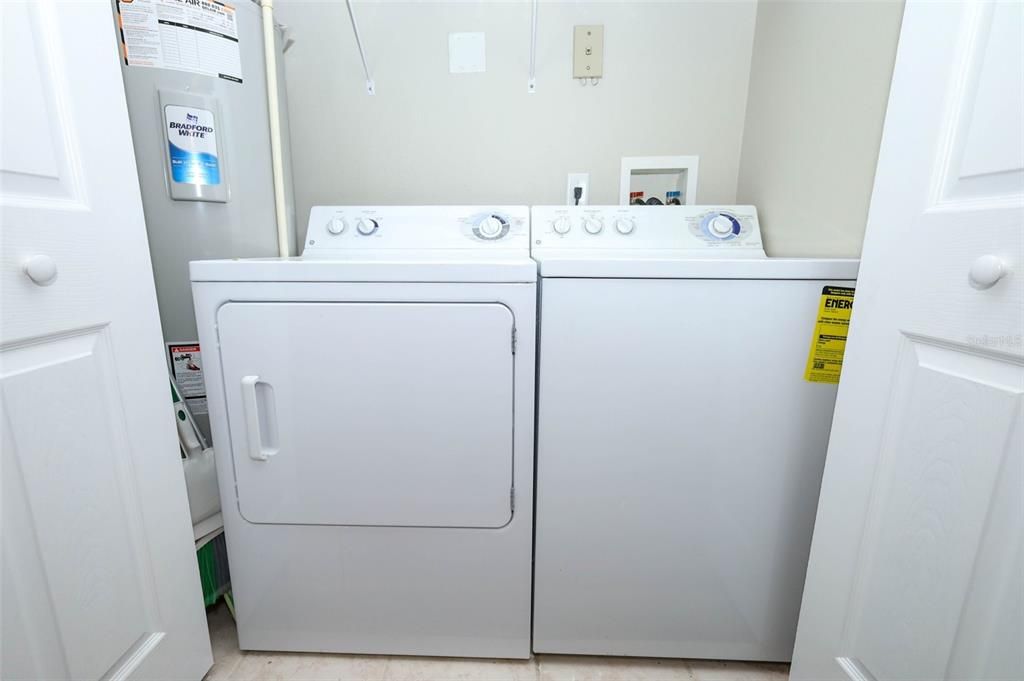 For Sale: $230,000 (2 beds, 2 baths, 1230 Square Feet)