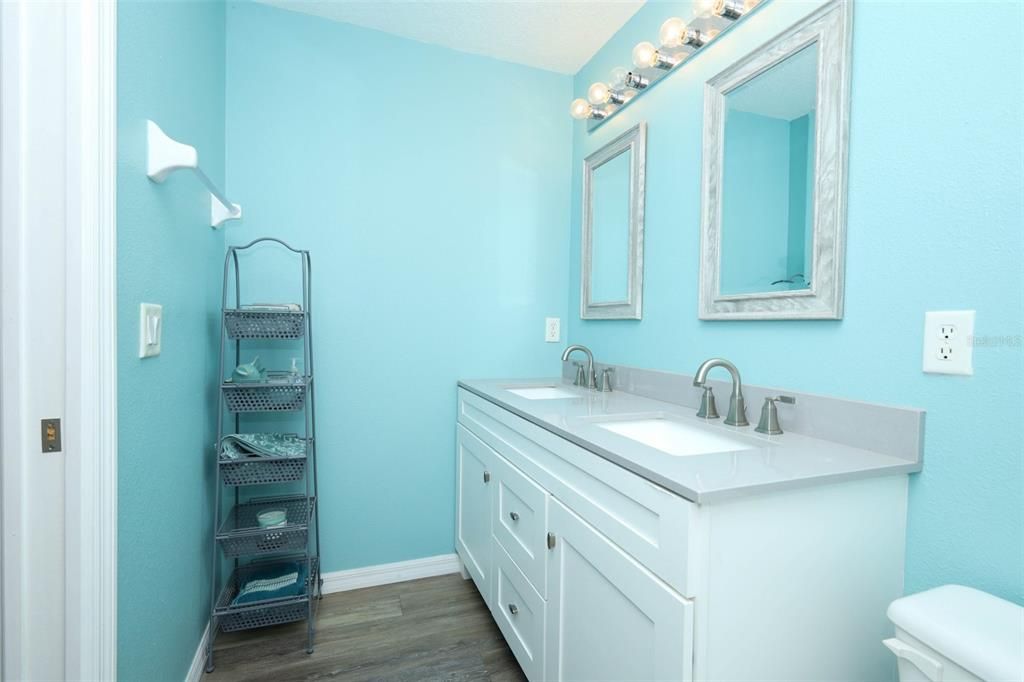 For Sale: $230,000 (2 beds, 2 baths, 1230 Square Feet)