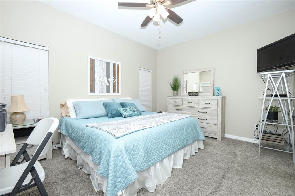 For Sale: $230,000 (2 beds, 2 baths, 1230 Square Feet)