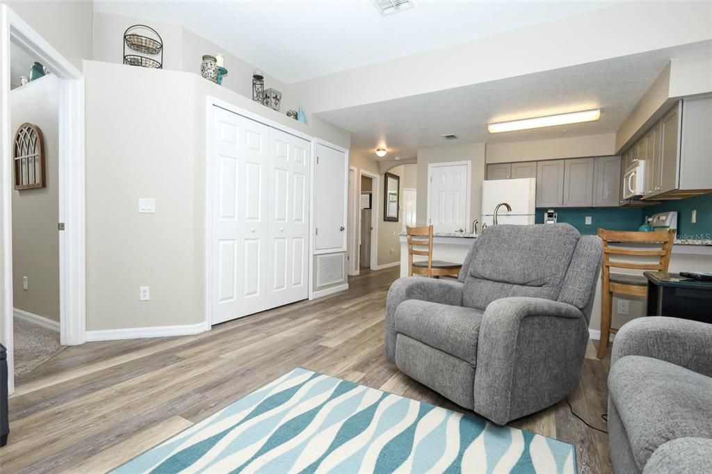 For Sale: $230,000 (2 beds, 2 baths, 1230 Square Feet)