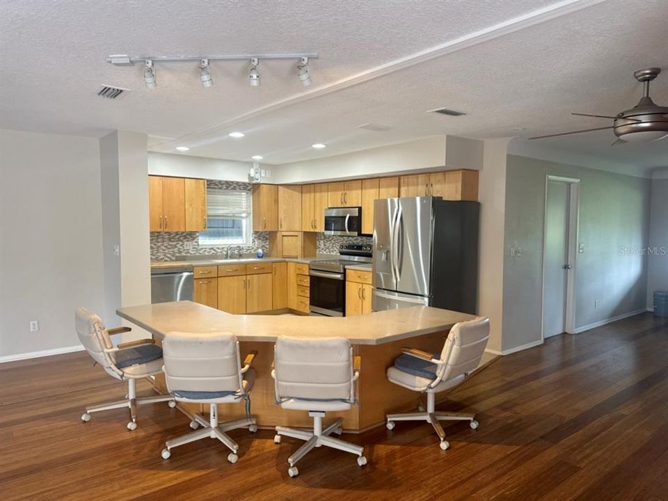 For Sale: $729,000 (3 beds, 3 baths, 2152 Square Feet)