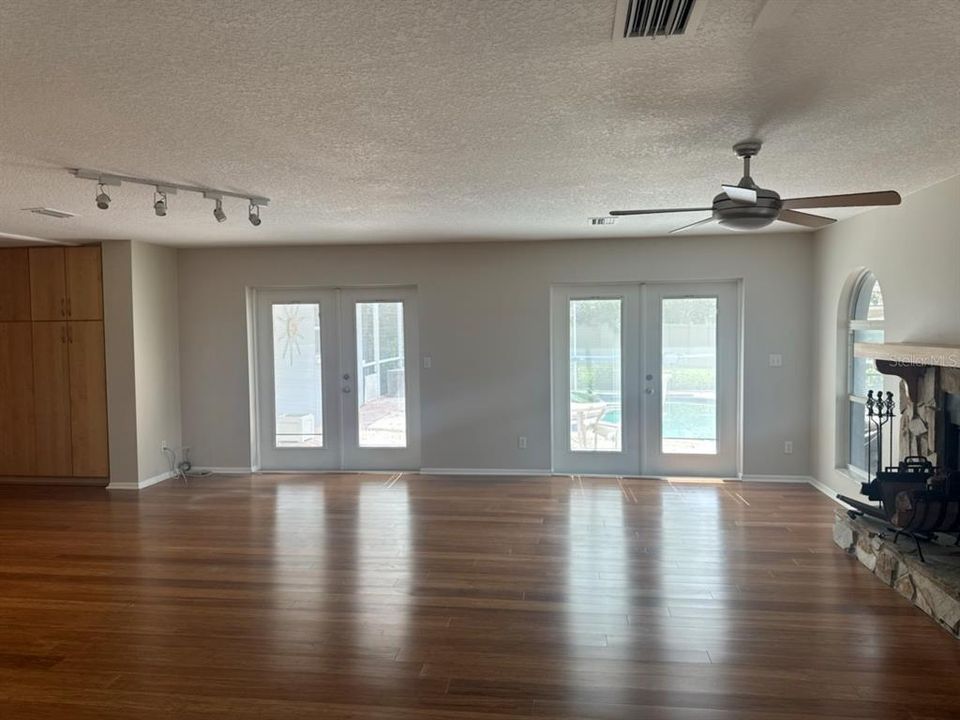 For Sale: $729,000 (3 beds, 3 baths, 2152 Square Feet)