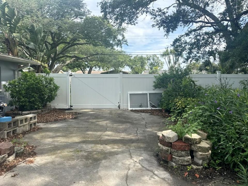 For Sale: $729,000 (3 beds, 3 baths, 2152 Square Feet)