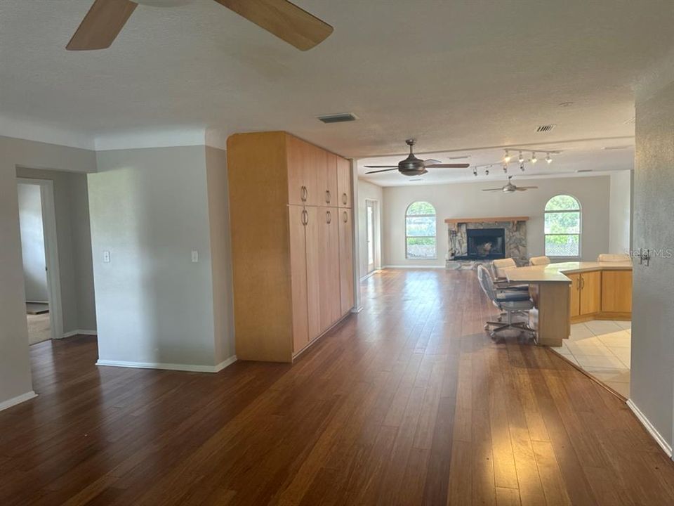 For Sale: $729,000 (3 beds, 3 baths, 2152 Square Feet)