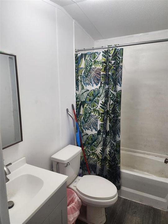For Sale: $190,000 (3 beds, 2 baths, 1216 Square Feet)