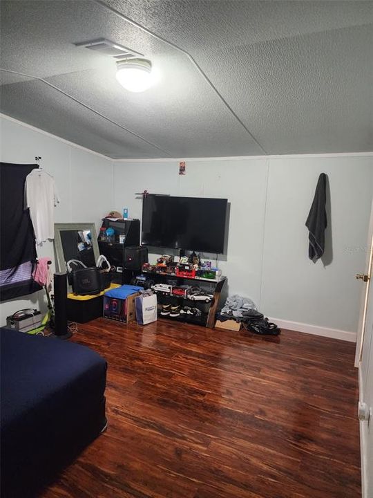 For Sale: $190,000 (3 beds, 2 baths, 1216 Square Feet)