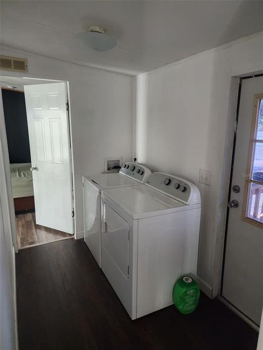 For Sale: $190,000 (3 beds, 2 baths, 1216 Square Feet)