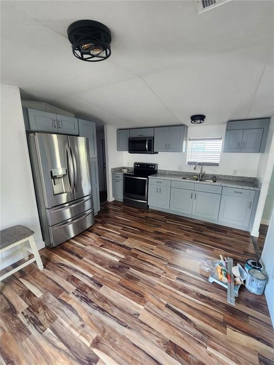 For Sale: $190,000 (3 beds, 2 baths, 1216 Square Feet)