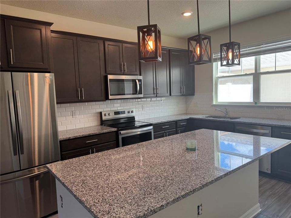 For Rent: $2,450 (3 beds, 2 baths, 1620 Square Feet)