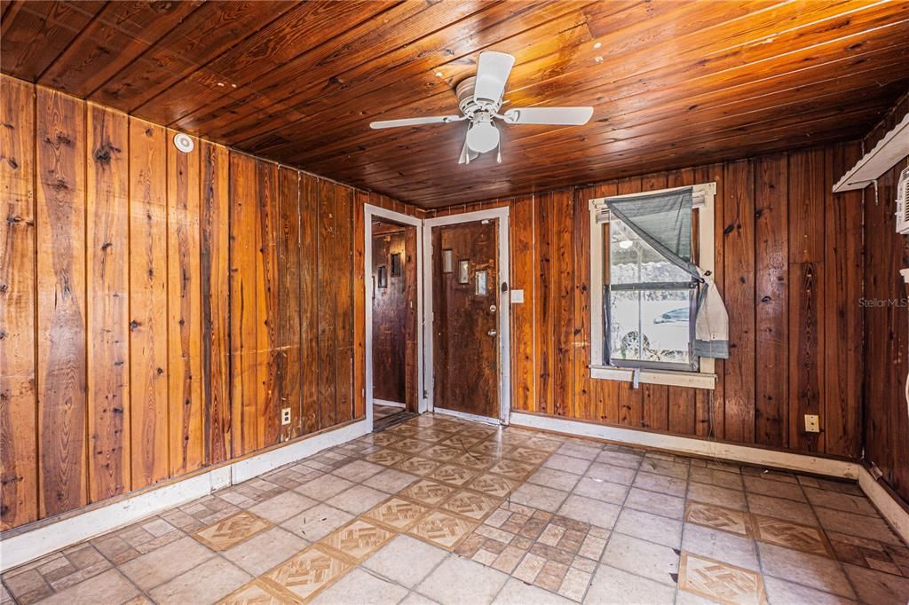 En Renta: $1,375 (2 camas, 1 baños, 800 Pies cuadrados)