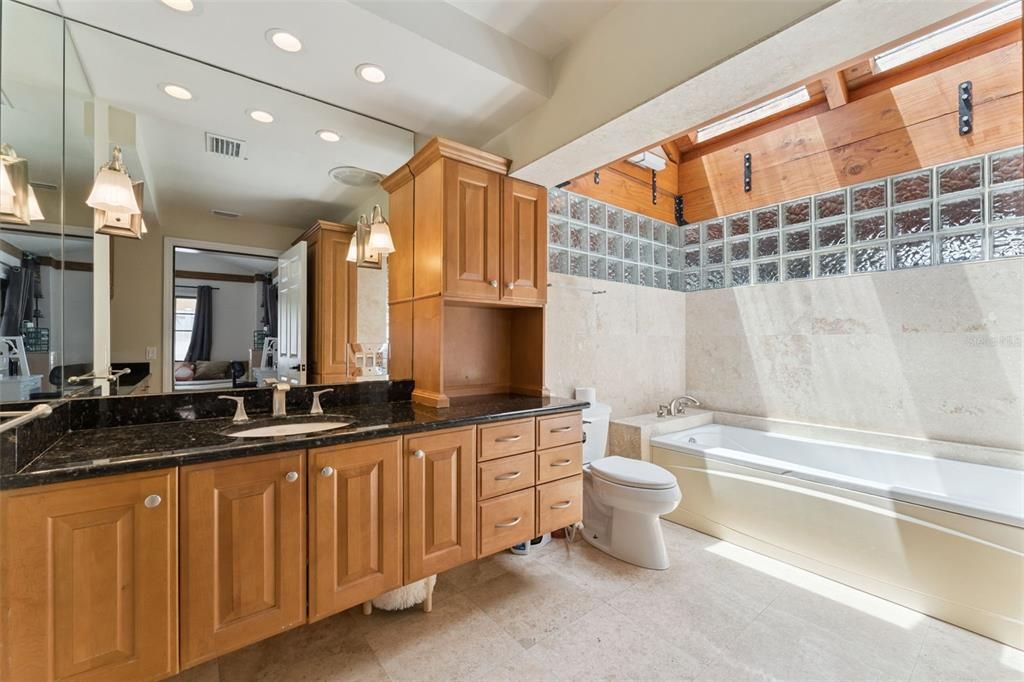 Active With Contract: $995,000 (3 beds, 2 baths, 2304 Square Feet)
