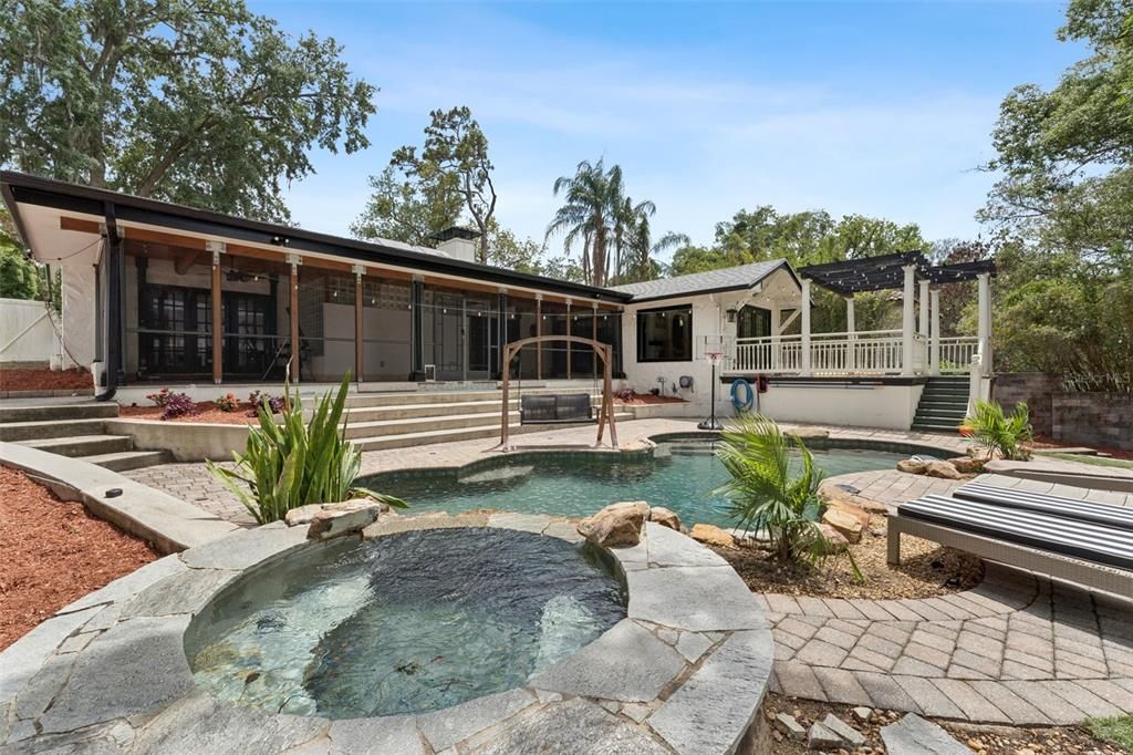 Active With Contract: $995,000 (3 beds, 2 baths, 2304 Square Feet)