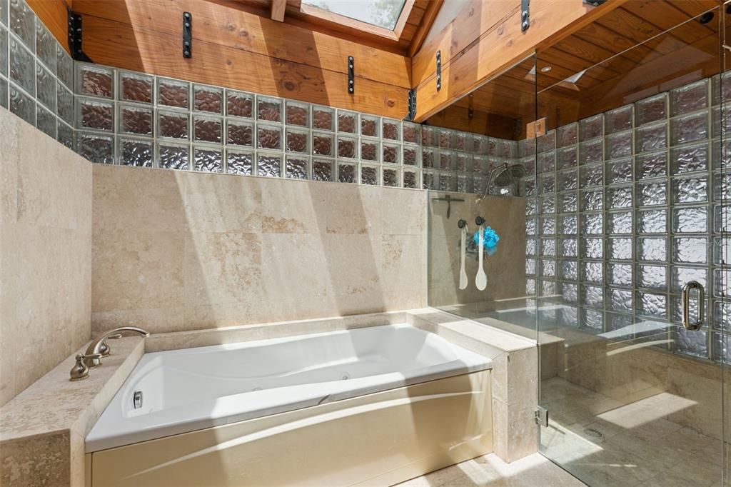 Active With Contract: $995,000 (3 beds, 2 baths, 2304 Square Feet)