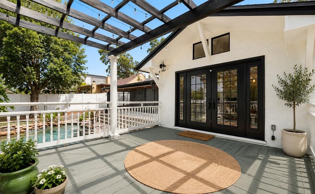 Active With Contract: $995,000 (3 beds, 2 baths, 2304 Square Feet)