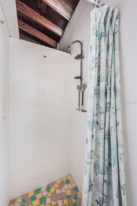 For Sale: $350,000 (2 beds, 1 baths, 984 Square Feet)