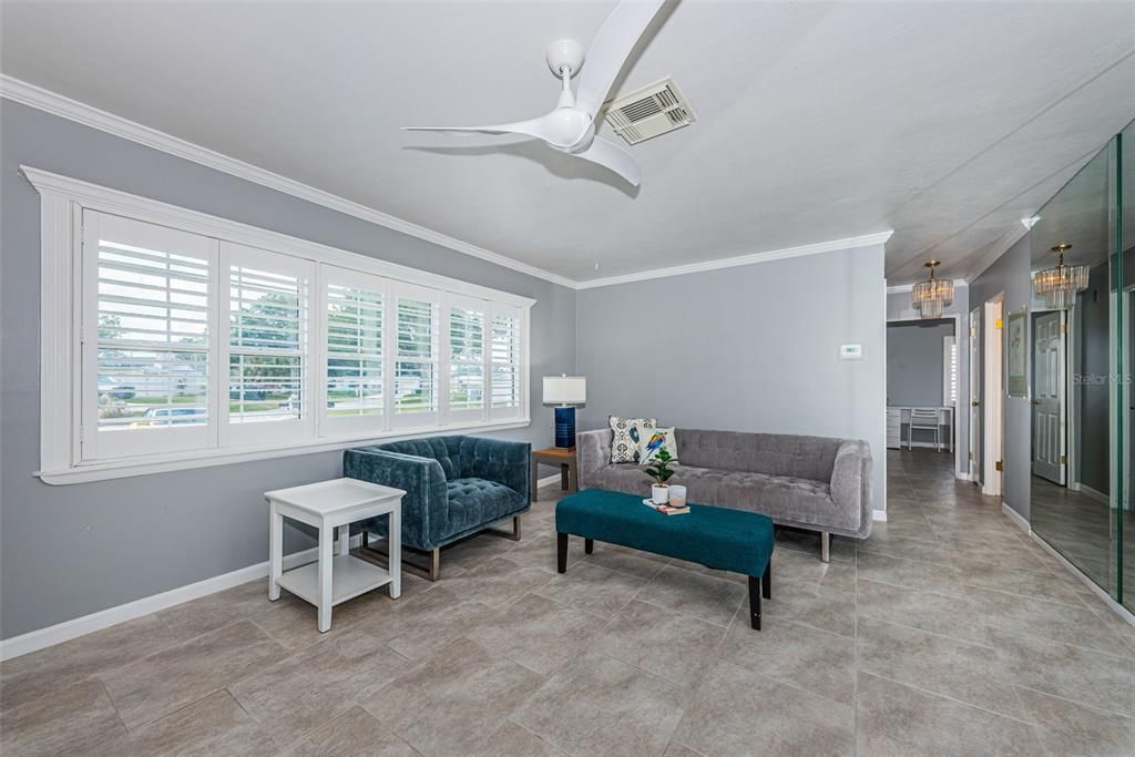 For Sale: $350,000 (2 beds, 1 baths, 984 Square Feet)