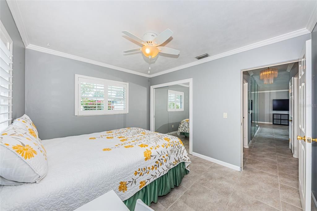 For Sale: $350,000 (2 beds, 1 baths, 984 Square Feet)