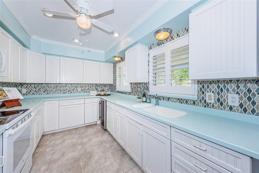 For Sale: $350,000 (2 beds, 1 baths, 984 Square Feet)