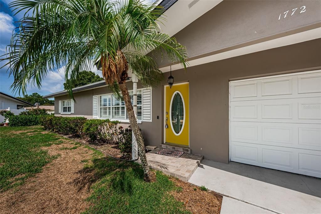 For Sale: $350,000 (2 beds, 1 baths, 984 Square Feet)