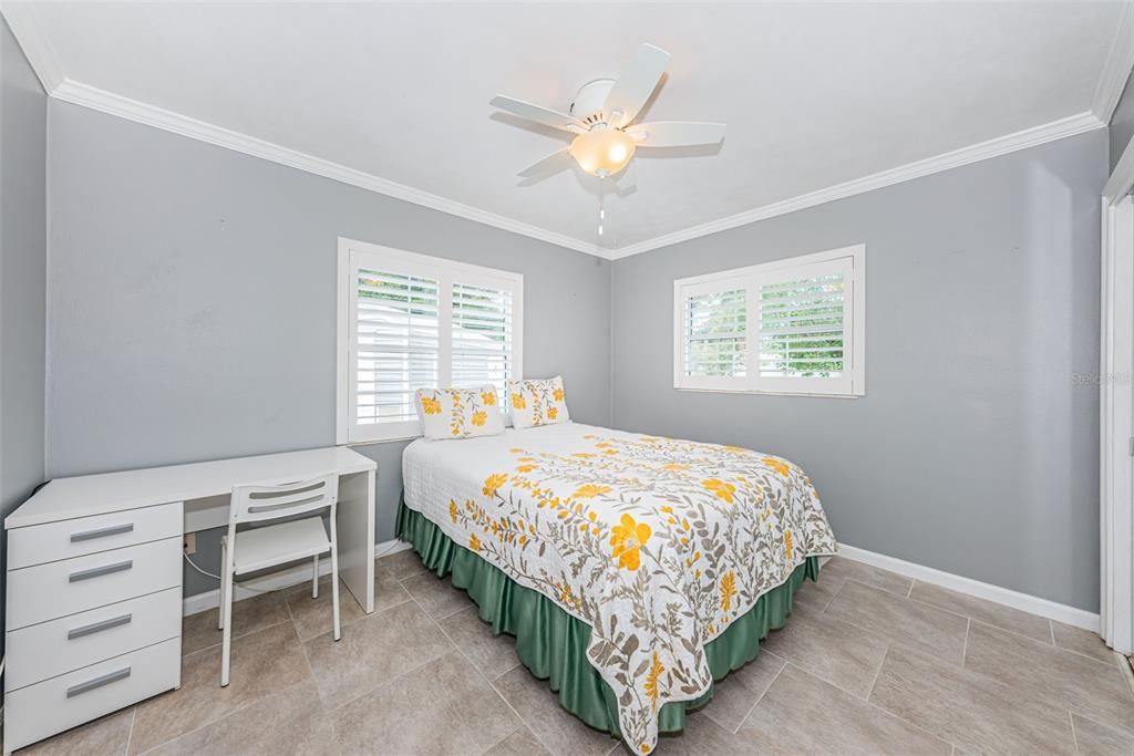 For Sale: $350,000 (2 beds, 1 baths, 984 Square Feet)