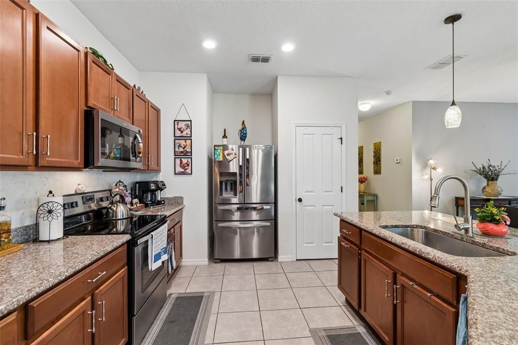 For Sale: $389,000 (4 beds, 2 baths, 1993 Square Feet)