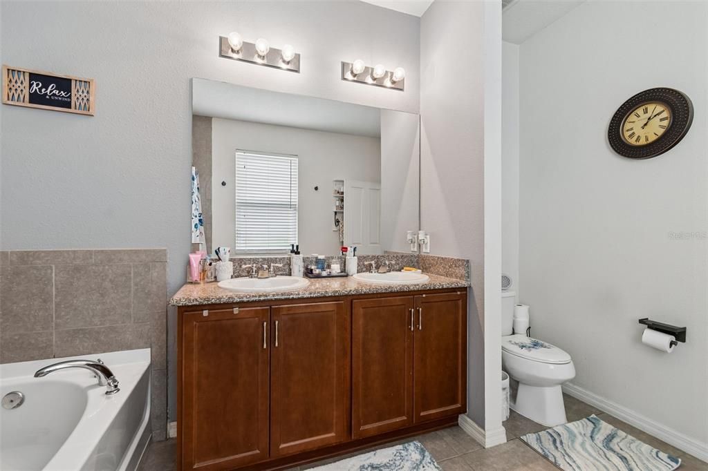 For Sale: $389,000 (4 beds, 2 baths, 1993 Square Feet)