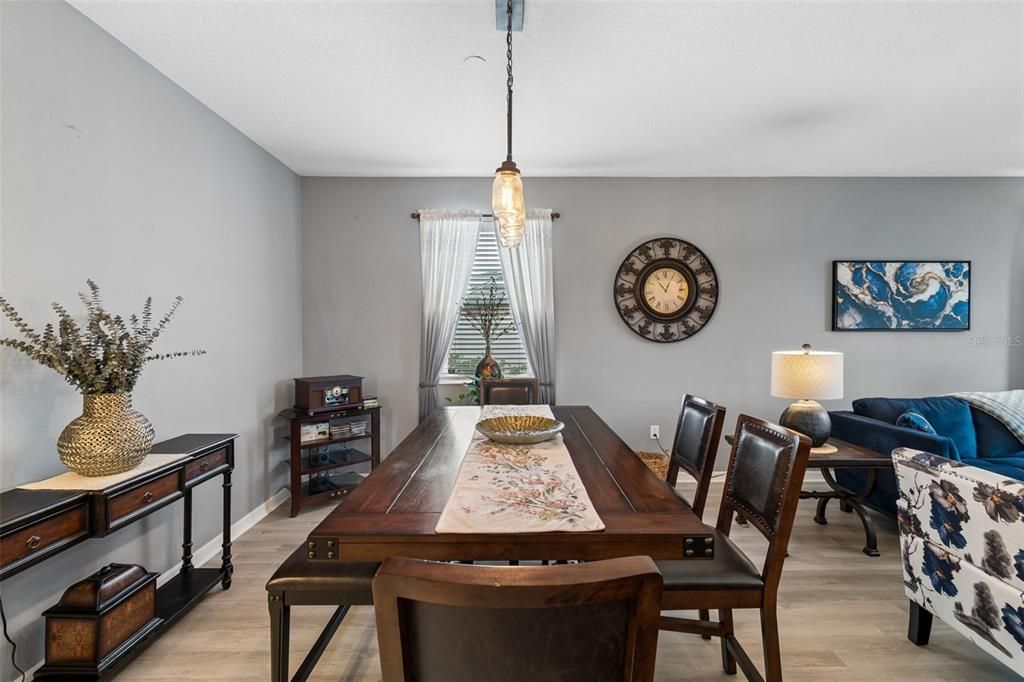 For Sale: $389,000 (4 beds, 2 baths, 1993 Square Feet)