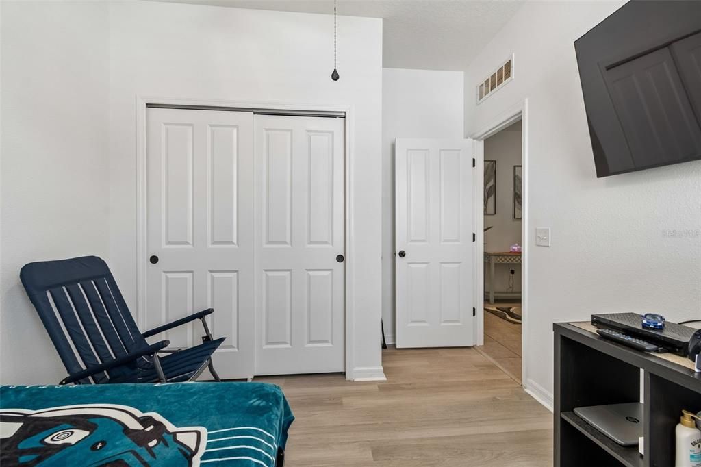 For Sale: $389,000 (4 beds, 2 baths, 1993 Square Feet)
