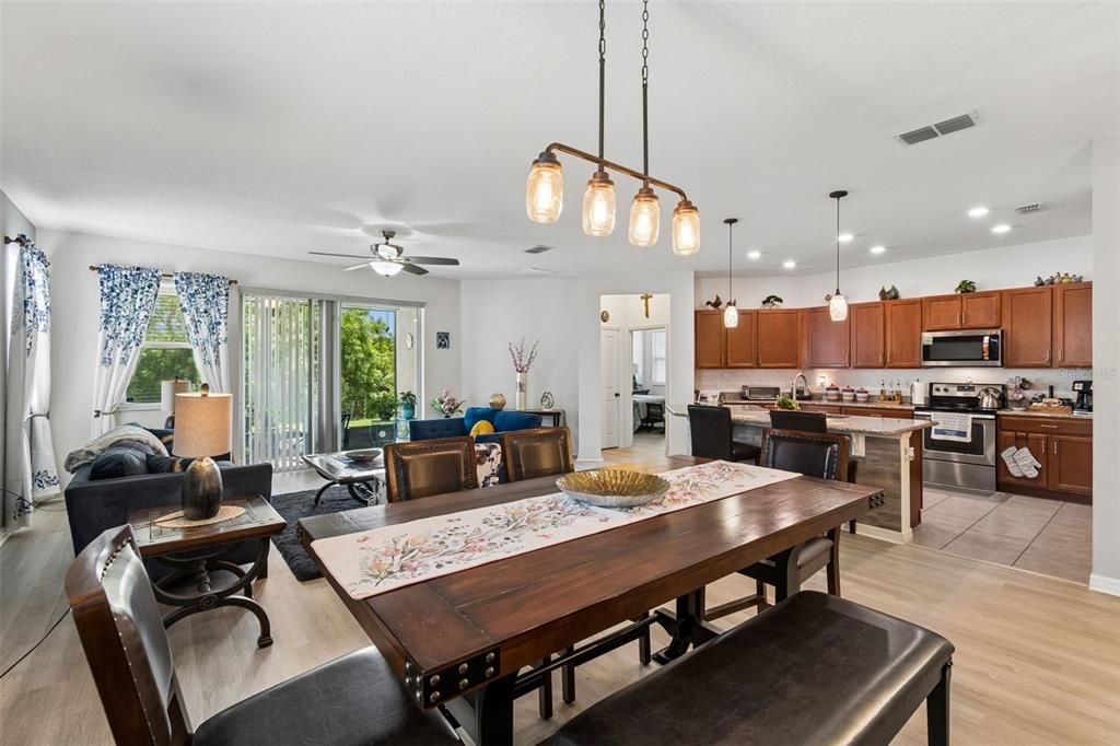For Sale: $389,000 (4 beds, 2 baths, 1993 Square Feet)