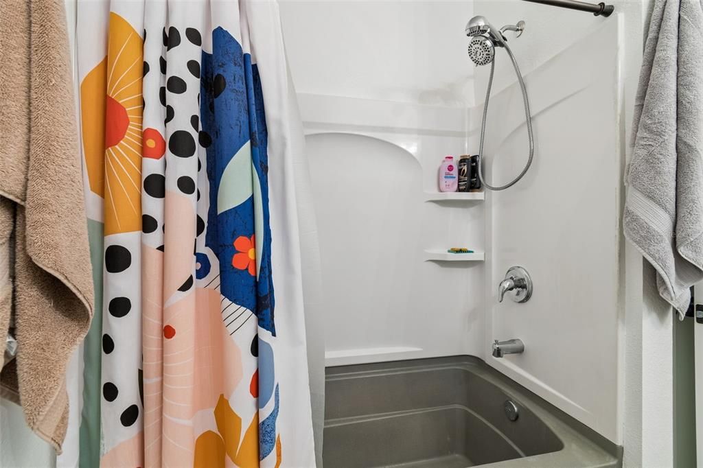 For Sale: $389,000 (4 beds, 2 baths, 1993 Square Feet)