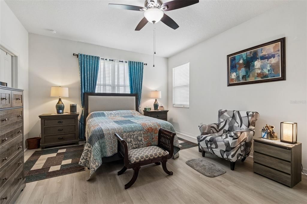 For Sale: $389,000 (4 beds, 2 baths, 1993 Square Feet)